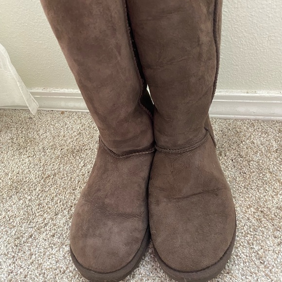 Tall Chocolate Brown UGGS! - Picture 1 of 5